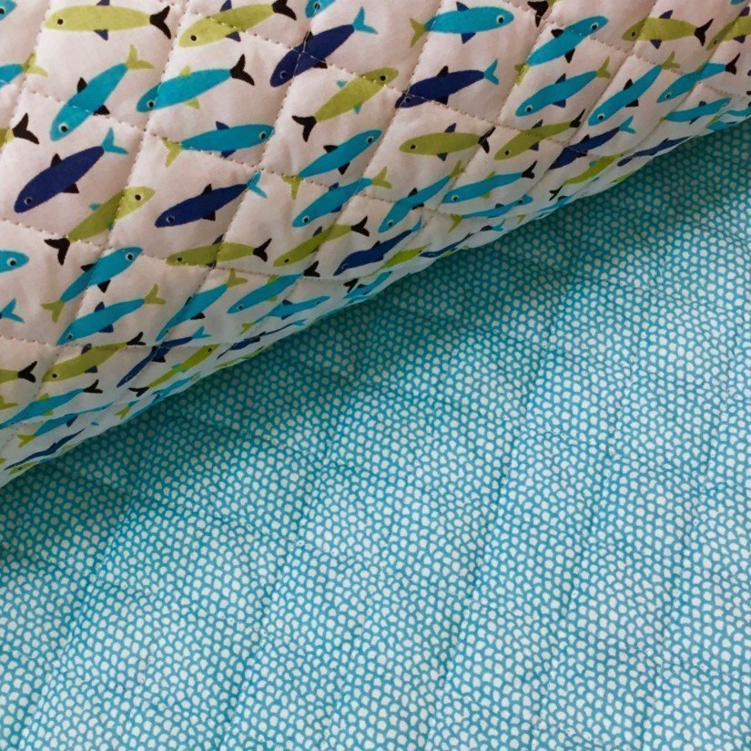 Tissu Matelassé Blanc Poissons Bleus et verts