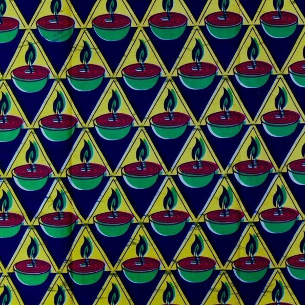 Tissu Wax Africain n°86 Bleu marine et jaune Bougies rouges et vertes x10cm