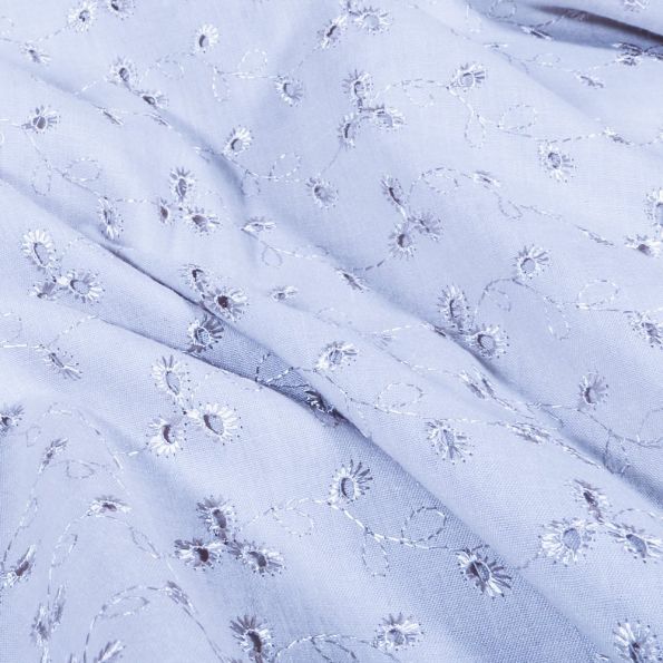Tissu Broderie Anglaise Fleurs Bleu clair - Par 10 cm