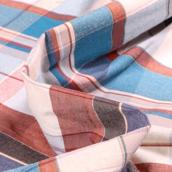 Tissu Chemise  N°21 sur fond Marron - Par 10 cm