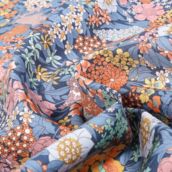 Tissu Liberty of London Ciara sur fond Bleu denim - Par 10 cm
