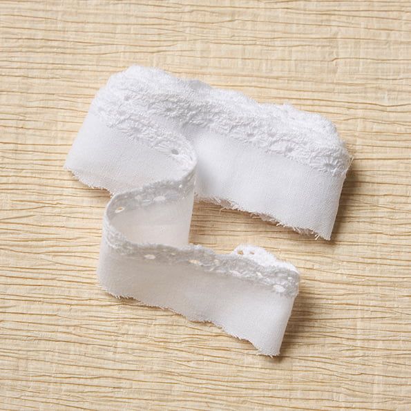 Biais en broderie anglaise Blanche Craftine Box Amore Mio- 25 mm - 1m30