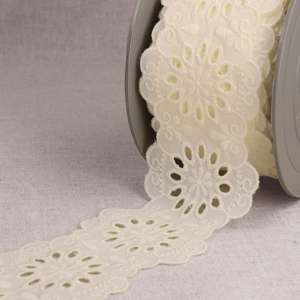 Ruban Broderie anglaise grosses fleurs 65 mm Ecru x1m