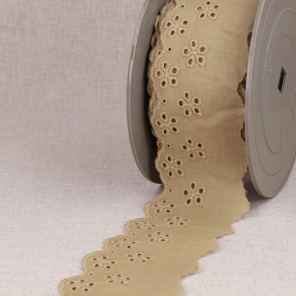 Ruban Broderie anglaise petites fleurs 50 mm Beige x1m