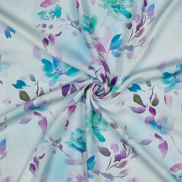 Tissu Viscose imprimé digital Hilda fleurs Jade et Prune sur fond Bleu ciel - Par 10 cm