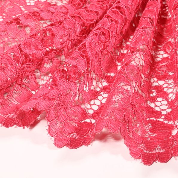 Tissu Dentelle Lessana sur fond Framboise - Par 10 cm