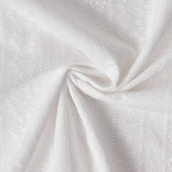 Tissu Coton Broderie anglaise sur fond Blanc - Par 10 cm