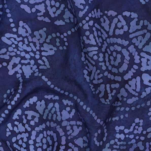 Tissu Batik de Viscose Motifs rosaces Ethniques sur fond Bleu nuit - Par 10 cm