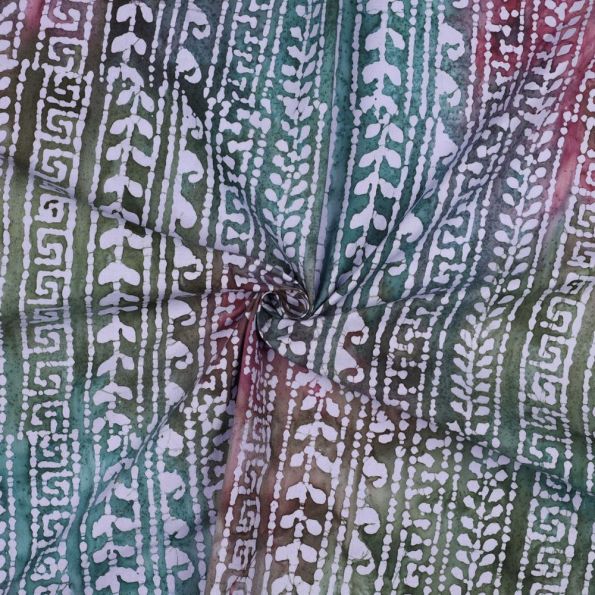 Tissu Batik de Coton frises stylisées sur fond Vert sauge - Par 10 cm