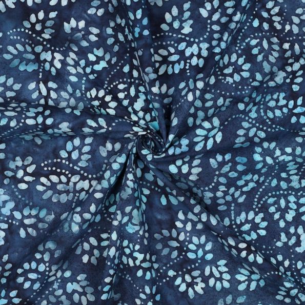 Tissu Batik de Coton petites fleurs Bleu ciel sur fond Bleu marine - Par 10 cm