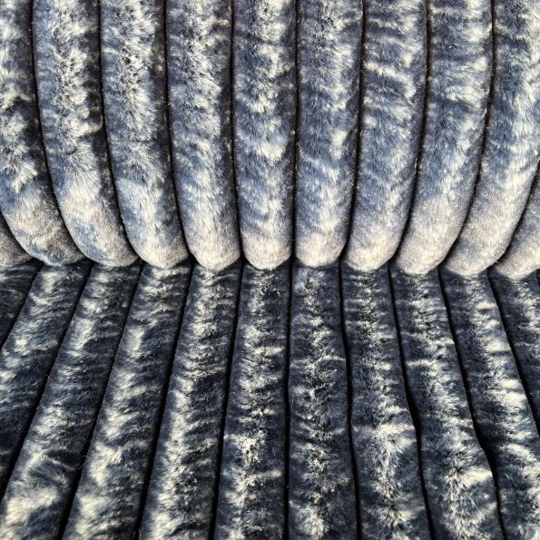 Tissu Fausse fourrure côtelé Mia sur fond Bleu - Par 10 cm