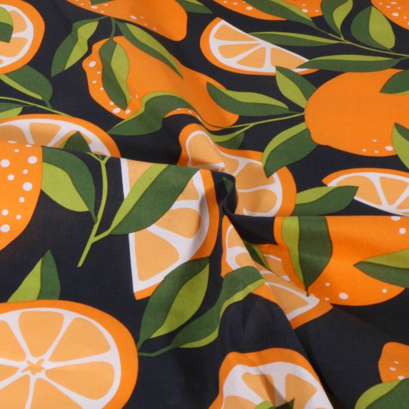 Tissu Coton enduit Fruité orange sur fond Noir - Par 10 cm