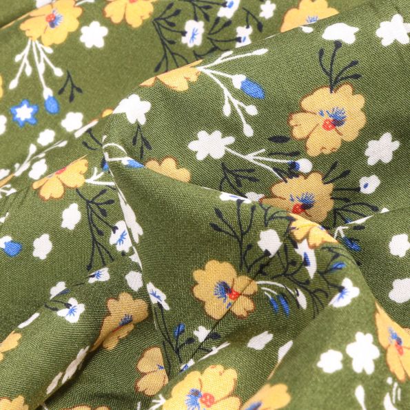 Tissu Viscose Rafaela sur fond Vert - Par 10 cm