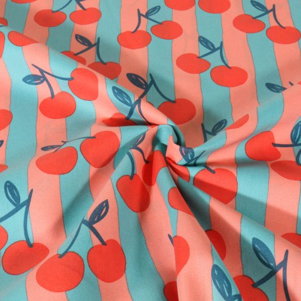 Tissu Popeline de Coton Poppy Cerises sur fond Bleu - Par 10 cm