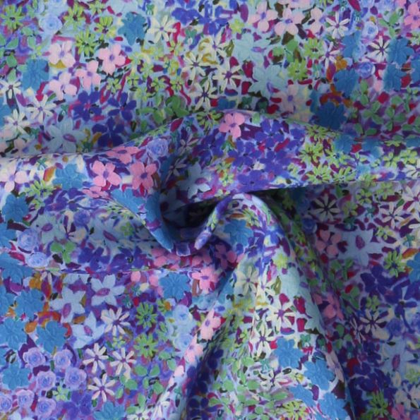 Tissu Ecovero fleurs Mireva sur fond Bleu lavande - Par 10 cm