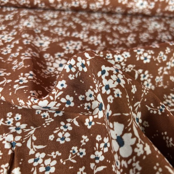 Tissu Viscose Hio sur fond Terre de Sienne - Par 10 cm