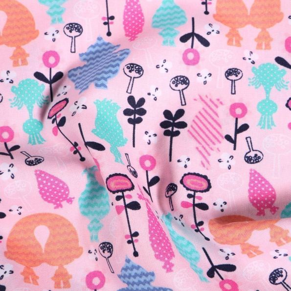 Tissu Coton imprimé Trolls DreamWorks sur fond Rose - Par 10 cm