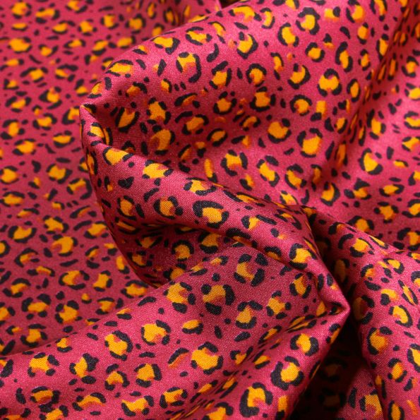 Tissu Satin imprimé Tache léopard sur fond Rose fuchsia - Par 10 cm