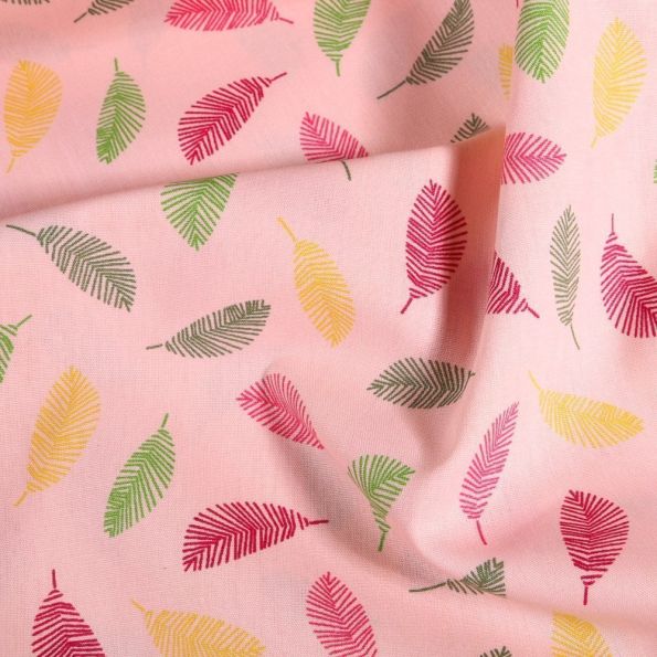 Tissu Coton imprimé Plumes vitaminées sur fond Rose - Par 10 cm
