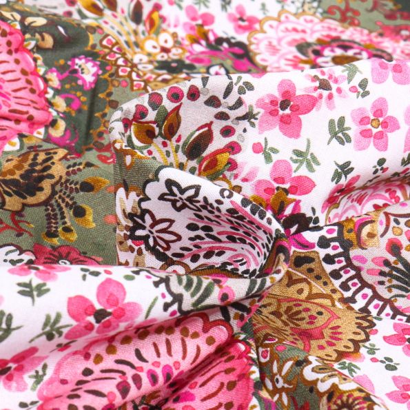 Tissu Coton imprimé Sweet Flower Manda Flowers rose sur fond Blanc - Par 10 cm