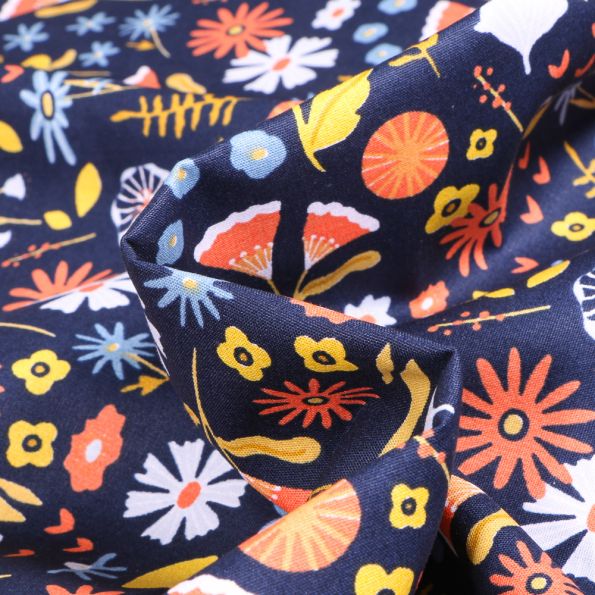 Tissu Coton imprimé Bio Fleurs des champs sur fond Bleu marine - Par 10 cm