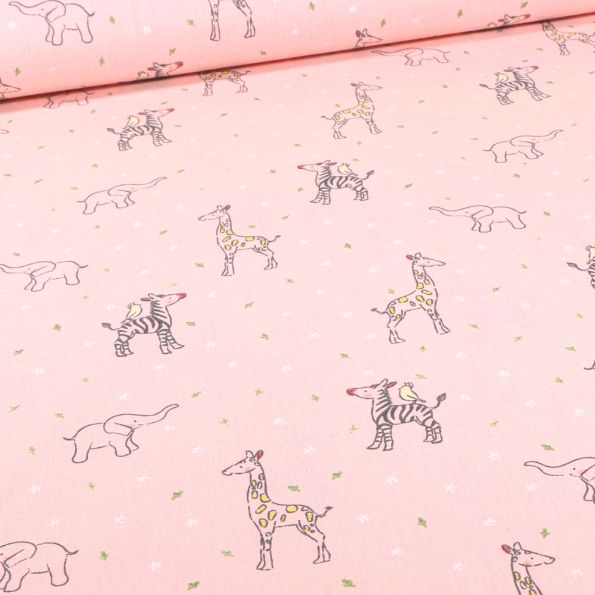 Tissu Coton imprimé Bio Girafes et éléphants sur fond Rose pâle - Par 10 cm