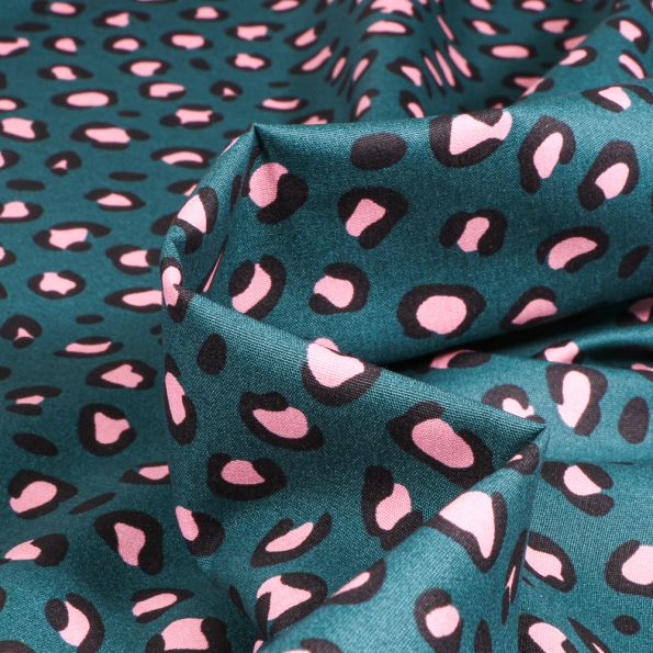Tissu Coton imprimé Léo sur fond Bleu pétrole - Par 10 cm