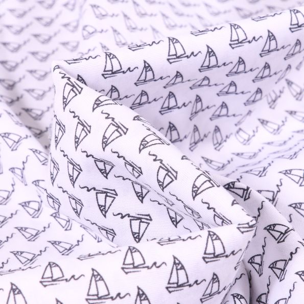 Tissu Coton imprimé extensible Voiliers sur fond Blanc - Par 10 cm