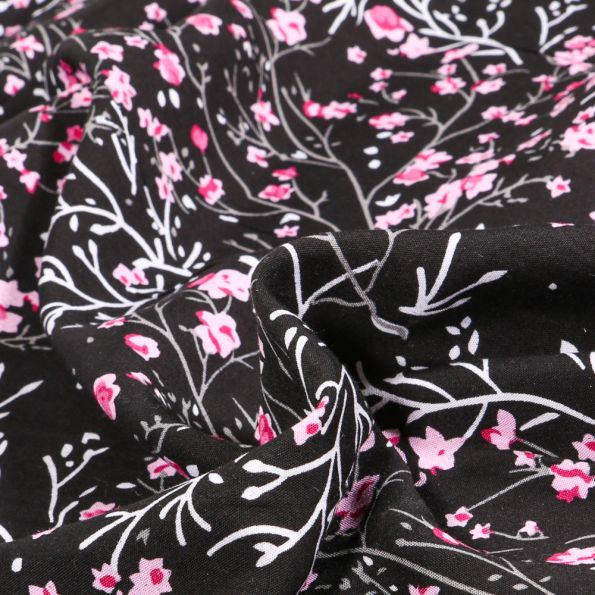 Tissu Viscose Perrina rose sur fond Noir - Par 10 cm