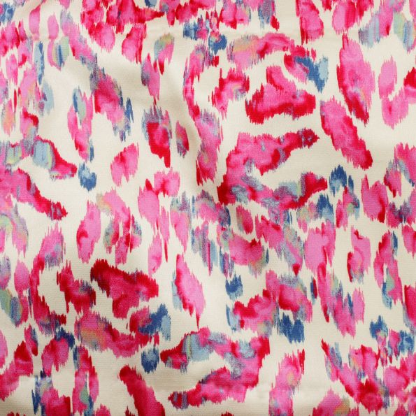 Tissu Crêpe satiné Rolanda rose sur fond Blanc cassé - Par 10 cm