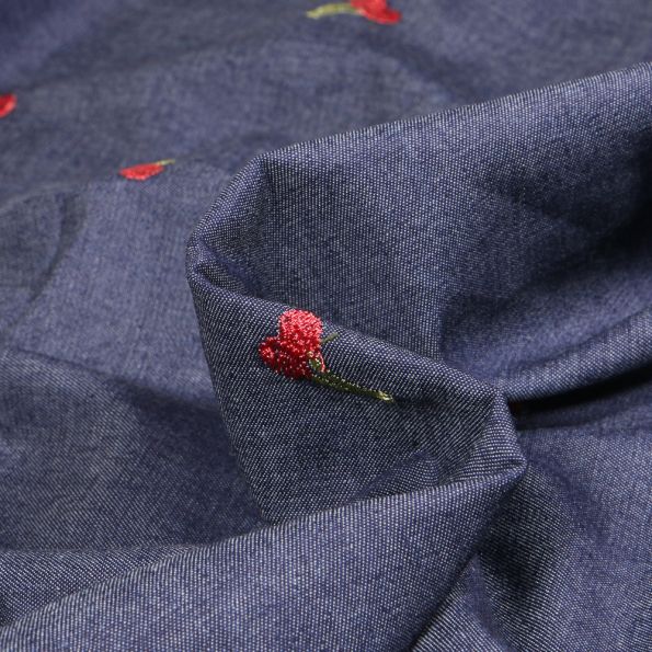 Tissu Chambray Cerise brodée sur fond Bleu marine - Par 10 cm