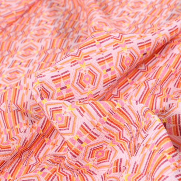 Tissu Crêpe Motifs ethniques multicolores sur fond Rose pâle - Par 10 cm