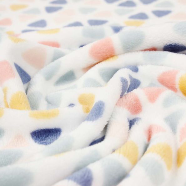 Tissu Doudou triangles bleus, rose et jaune sur fond Blanc - Par 10 cm