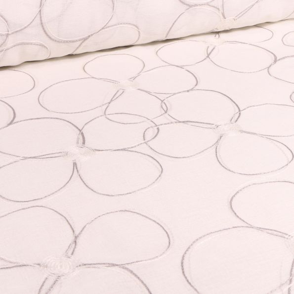 Tissu Voilage grande largeur Contour de fleurs grises brodé sur fond Ecru - Par 10 cm