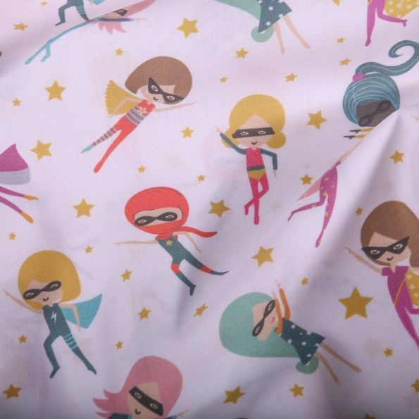 Tissu Popeline Coton Bio Super Women sur fond Blanc - Par 10 cm