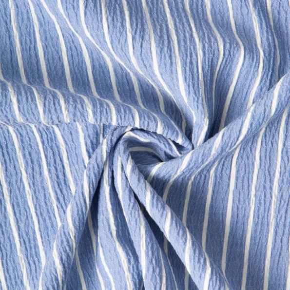 Tissu Polyviscose Seersucker aspect Lin lavé Suzy rayures Blanc sur fond Bleu ciel - Par 10 cm