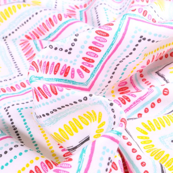 Tissu Jersey Coton Chevrons motifs colorés sur fond Blanc - Par 10 cm