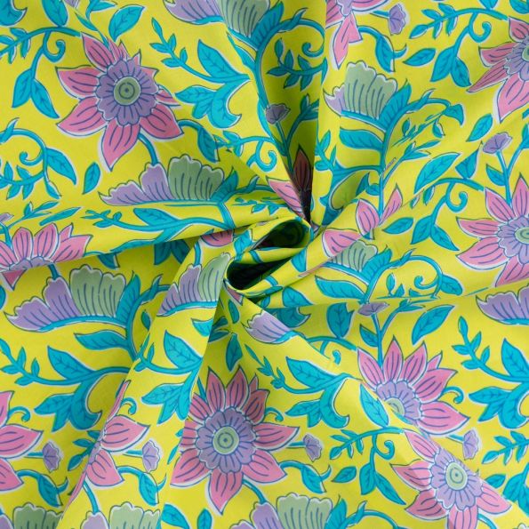 Tissu Voile de Coton Ishika Fleurs Rose poudré sur fond Jaune soleil - Par 10 cm