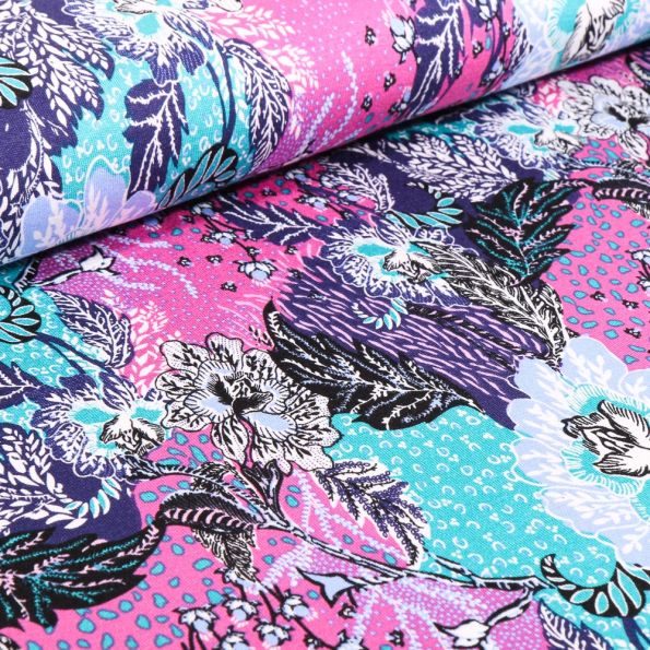 Tissu Jersey Viscose Grandes fleurs colorées sur fond Rose bonbon - Par 10 cm