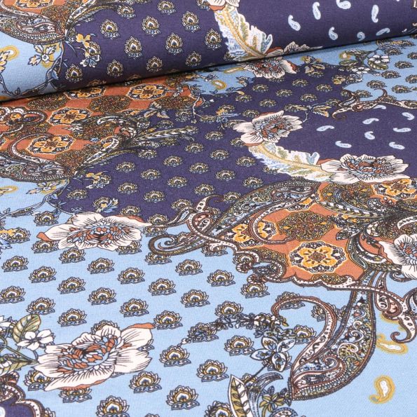 Tissu Jersey Viscose Fleurs et paisley sur fond Bleu ciel - Par 10 cm
