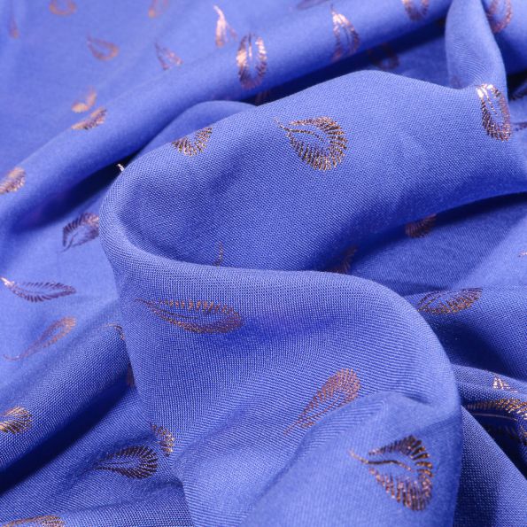 Tissu Viscose légère Plumes métallisées sur fond Violet - Par 10 cm