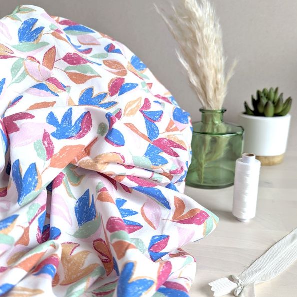 Tissu Coton Viscose Craftine Vitamin leaves sur fond Blanc - Par 10 cm