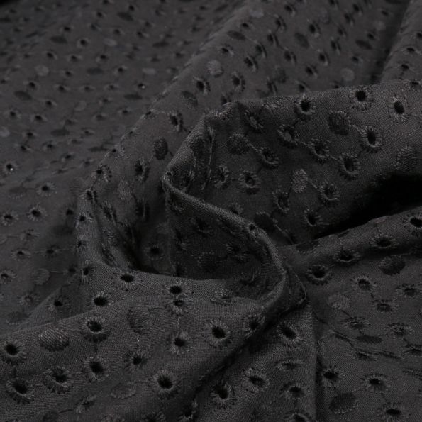 Tissu Broderie anglaise Dotty's sur fond Noir - Par 10 cm