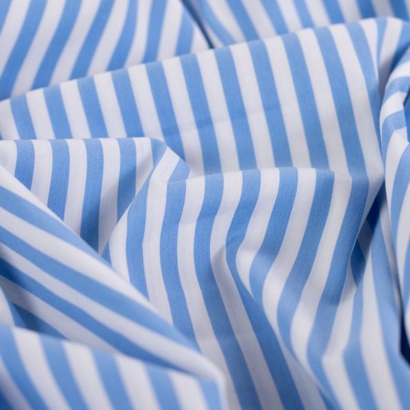 Tissu Coton légèrement extensible moyennes rayures Bleu ciel sur fond Bleu ciel - Par 10 cm