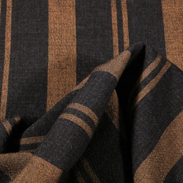Tissu Crêpe imprimé Rayures fines et épaisses ocre sur fond Gris anthracite - Par 10 cm