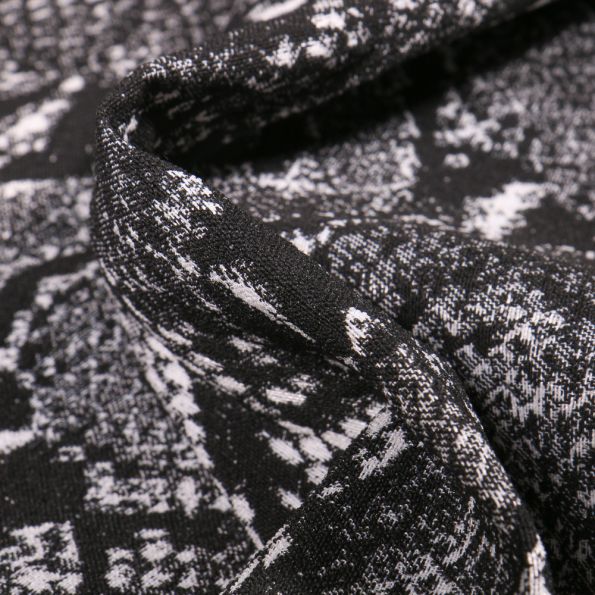 Tissu Bengaline Jacquard Peau de reptiles sur fond Noir - Par 10 cm