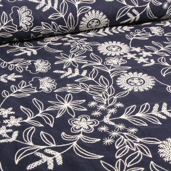 Tissu Coton brodé Jeannie sur fond Bleu marine - Par 10 cm