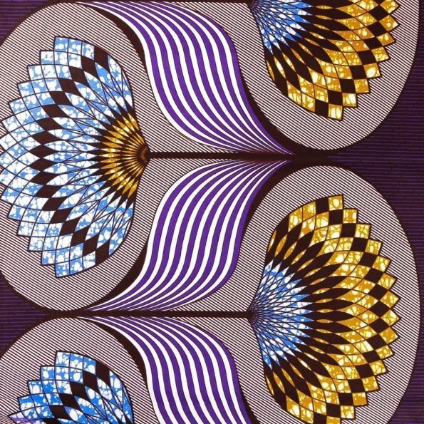 Tissu Wax Africain N°374 Fleurs Moutarde et violettes sur fond Blanc et Prune - Par 10 cm