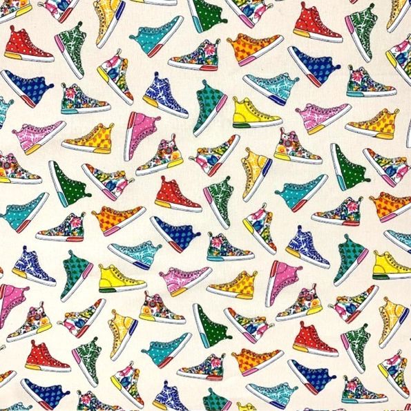 Tissu Coton imprimé baskets sur fond Ecru - Par 10 cm
