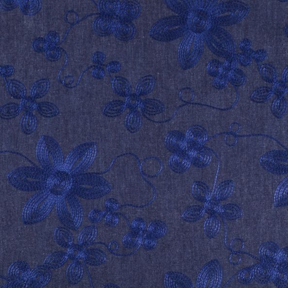 Tissu Chambray Fleurs brodées bleues - Par 10 cm
